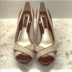 Snake skin embossed pumps